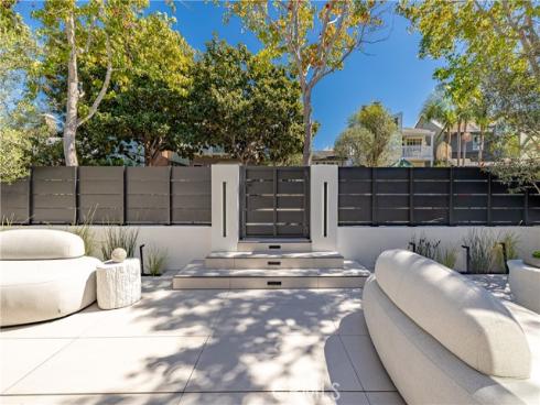 429 Dahlia Ave , Corona del Mar, CA