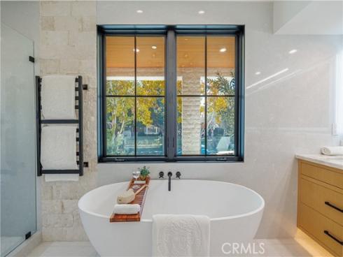 429 Dahlia Ave , Corona del Mar, CA