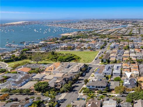 429 Dahlia Ave , Corona del Mar, CA