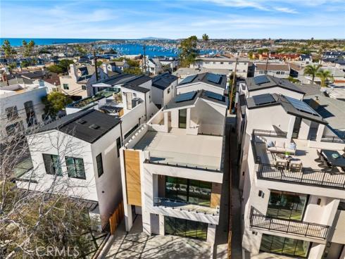 303  Fernleaf  , Corona del Mar, CA