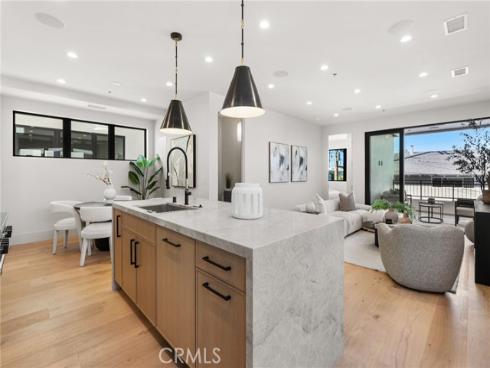 305  Fernleaf  , Corona del Mar, CA