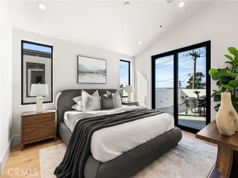 305  Fernleaf  , Corona del Mar, CA