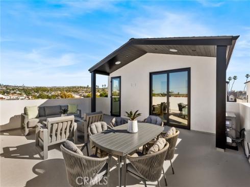 305  Fernleaf  , Corona del Mar, CA