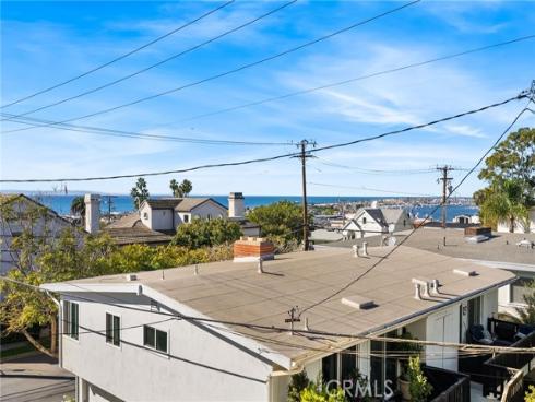 305  Fernleaf  , Corona del Mar, CA