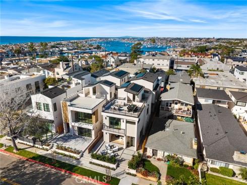 305  Fernleaf  , Corona del Mar, CA