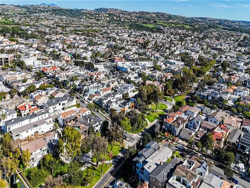 400  Heliotrope  , Corona del Mar, CA