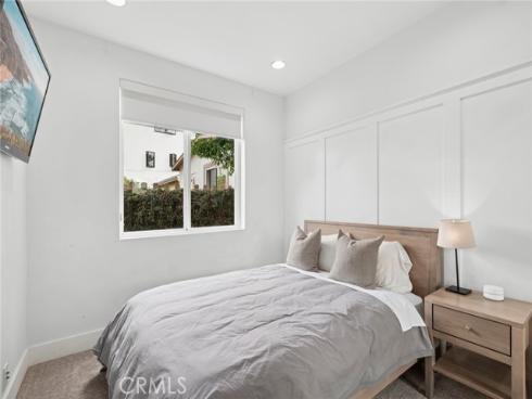 417  Poinsettia   Avenue, Corona del Mar, CA