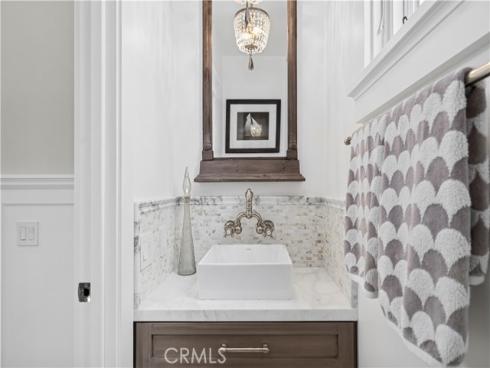 718  Poinsettia   REAR, Corona del Mar, CA