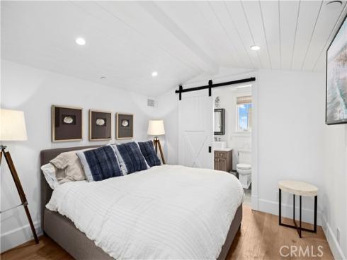 718  Poinsettia   REAR, Corona del Mar, CA