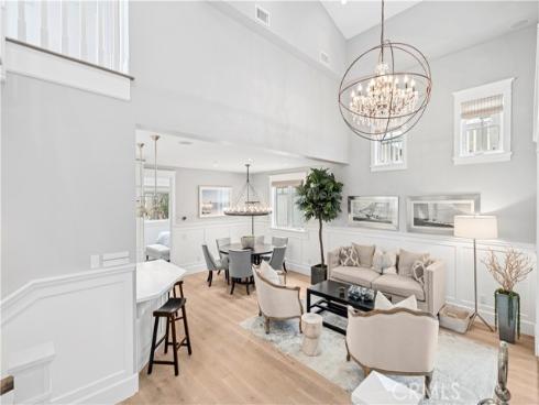 718  Poinsettia   REAR, Corona del Mar, CA