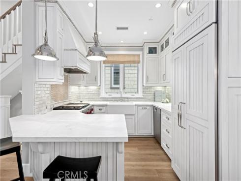 718  Poinsettia   REAR, Corona del Mar, CA