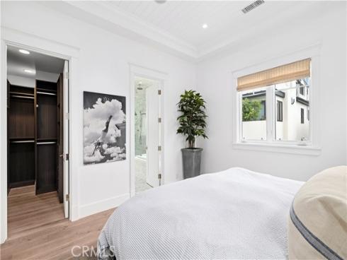 718  Poinsettia   REAR, Corona del Mar, CA