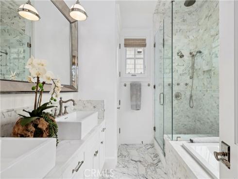 718  Poinsettia   REAR, Corona del Mar, CA