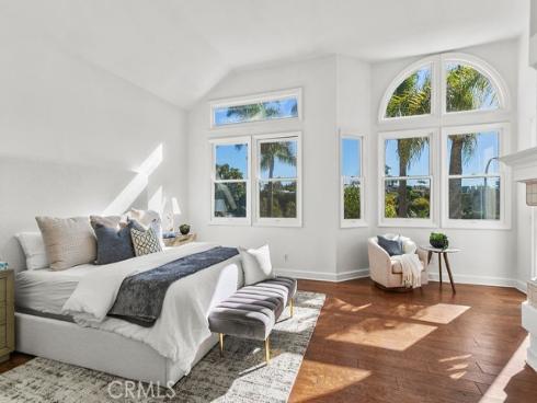 19  Harbor Pointe  , Corona del Mar, CA