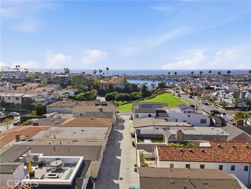 429 Carnation Avenue, Corona del Mar, CA