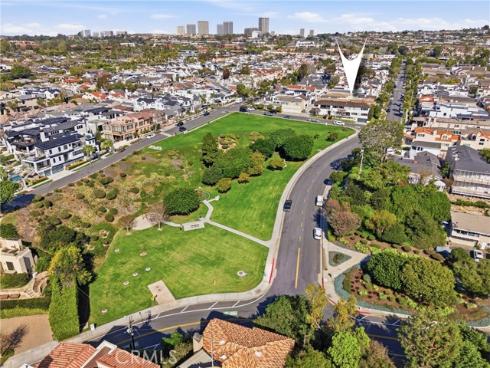 429 Carnation Avenue, Corona del Mar, CA