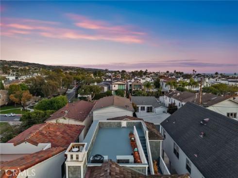 320  Heliotrope   Avenue, Corona del Mar, CA