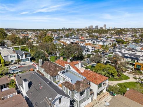 320  Heliotrope   Avenue, Corona del Mar, CA