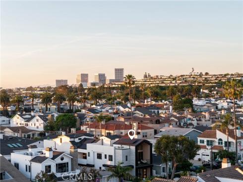 519 Narcissus A Avenue, Corona del Mar, CA