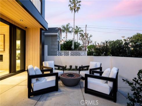 519 Narcissus A Avenue, Corona del Mar, CA