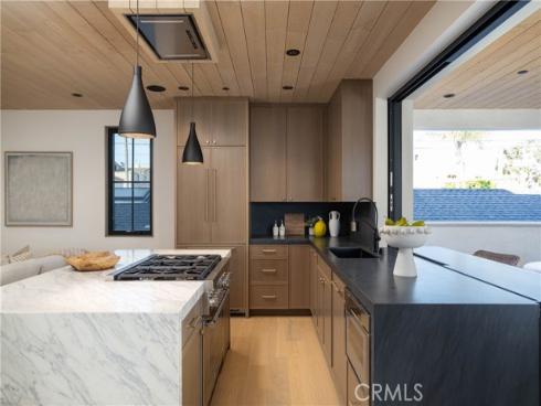 519 Narcissus B Avenue, Corona del Mar, CA