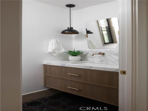 519 Narcissus B Avenue, Corona del Mar, CA