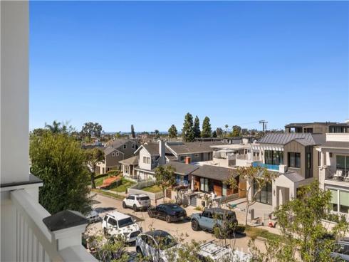 718  Poinsettia   Avenue, Corona del Mar, CA