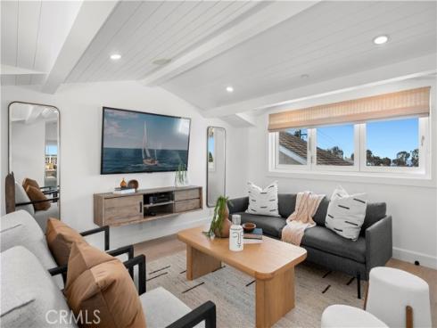 718  Poinsettia   Avenue, Corona del Mar, CA