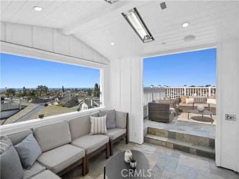 718  Poinsettia   Avenue, Corona del Mar, CA