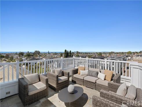 718  Poinsettia   Avenue, Corona del Mar, CA