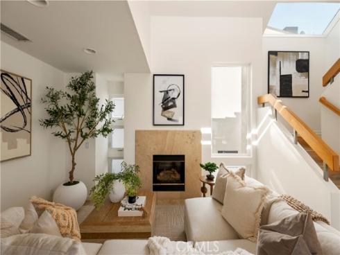 517  Larkspur  , Corona del Mar, CA