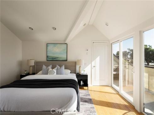 517  Larkspur  , Corona del Mar, CA