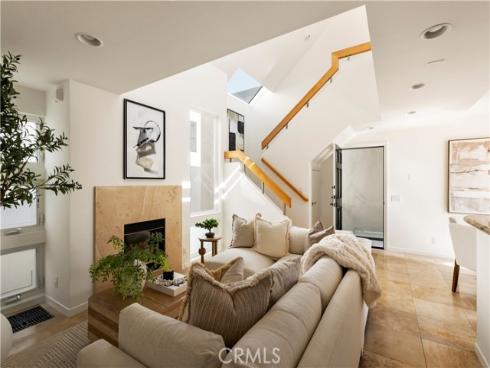 517  Larkspur  , Corona del Mar, CA