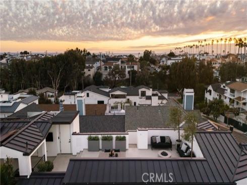 412  Heliotrope  , Corona del Mar, CA