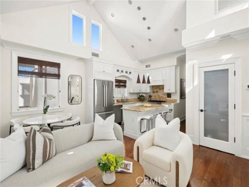 516 Poinsettia B Avenue, Corona del Mar, CA