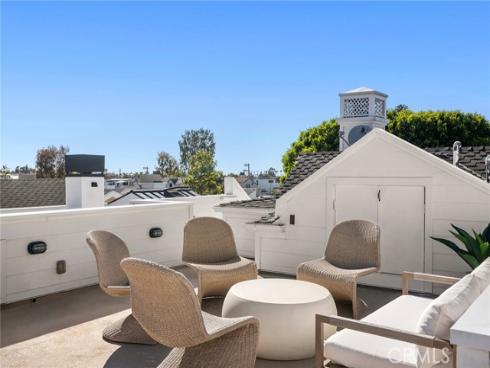 516 Poinsettia B Avenue, Corona del Mar, CA