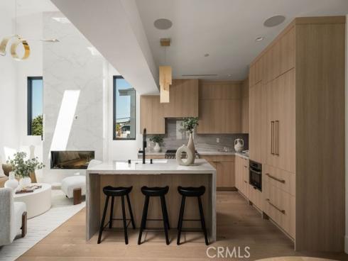 518 Poinsettia B Avenue, Corona del Mar, CA