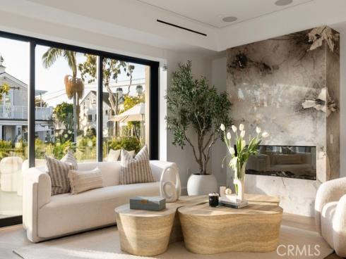 518 Poinsettia Avenue, Corona del Mar, CA