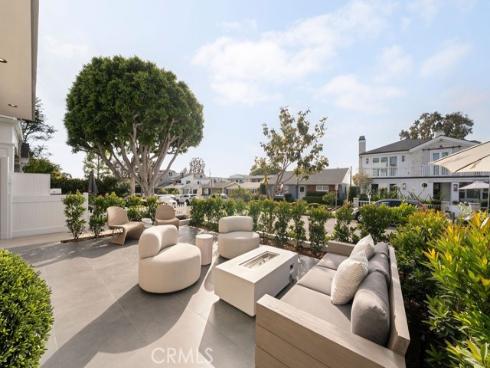 518 Poinsettia Avenue, Corona del Mar, CA