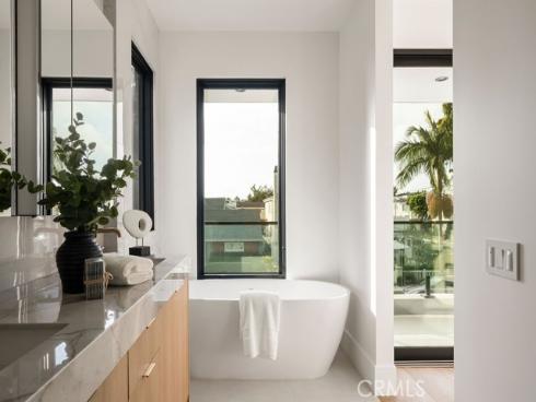 518 Poinsettia Avenue, Corona del Mar, CA