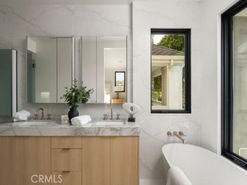 518 Poinsettia Avenue, Corona del Mar, CA