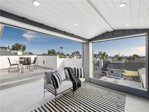 715  Poinsettia  , Corona del Mar, CA