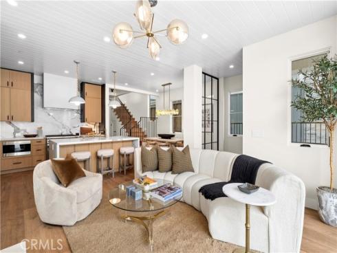 715  Poinsettia  , Corona del Mar, CA