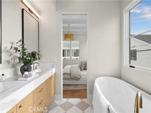 715 Poinsettia , Corona del Mar, CA