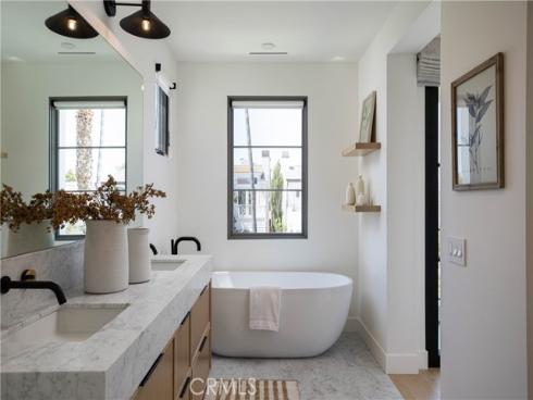 506 Goldenrod Ave , Corona del Mar, CA