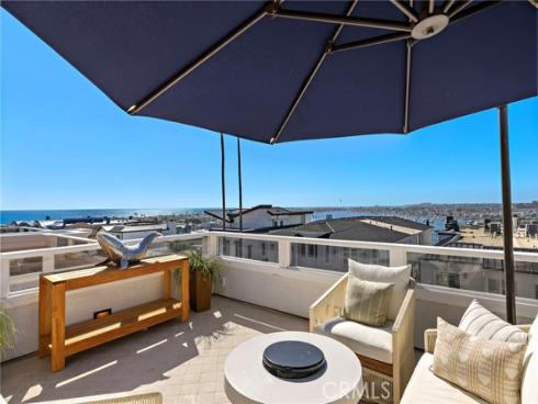 302 Carnation Avenue, Corona del Mar, CA