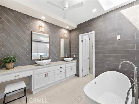 302 Carnation Avenue, Corona del Mar, CA