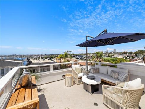302 Carnation Avenue, Corona del Mar, CA