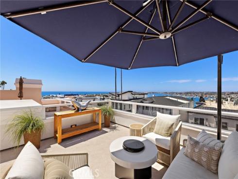302 Carnation Avenue, Corona del Mar, CA