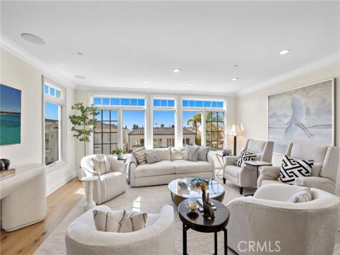 302 Carnation Avenue, Corona del Mar, CA